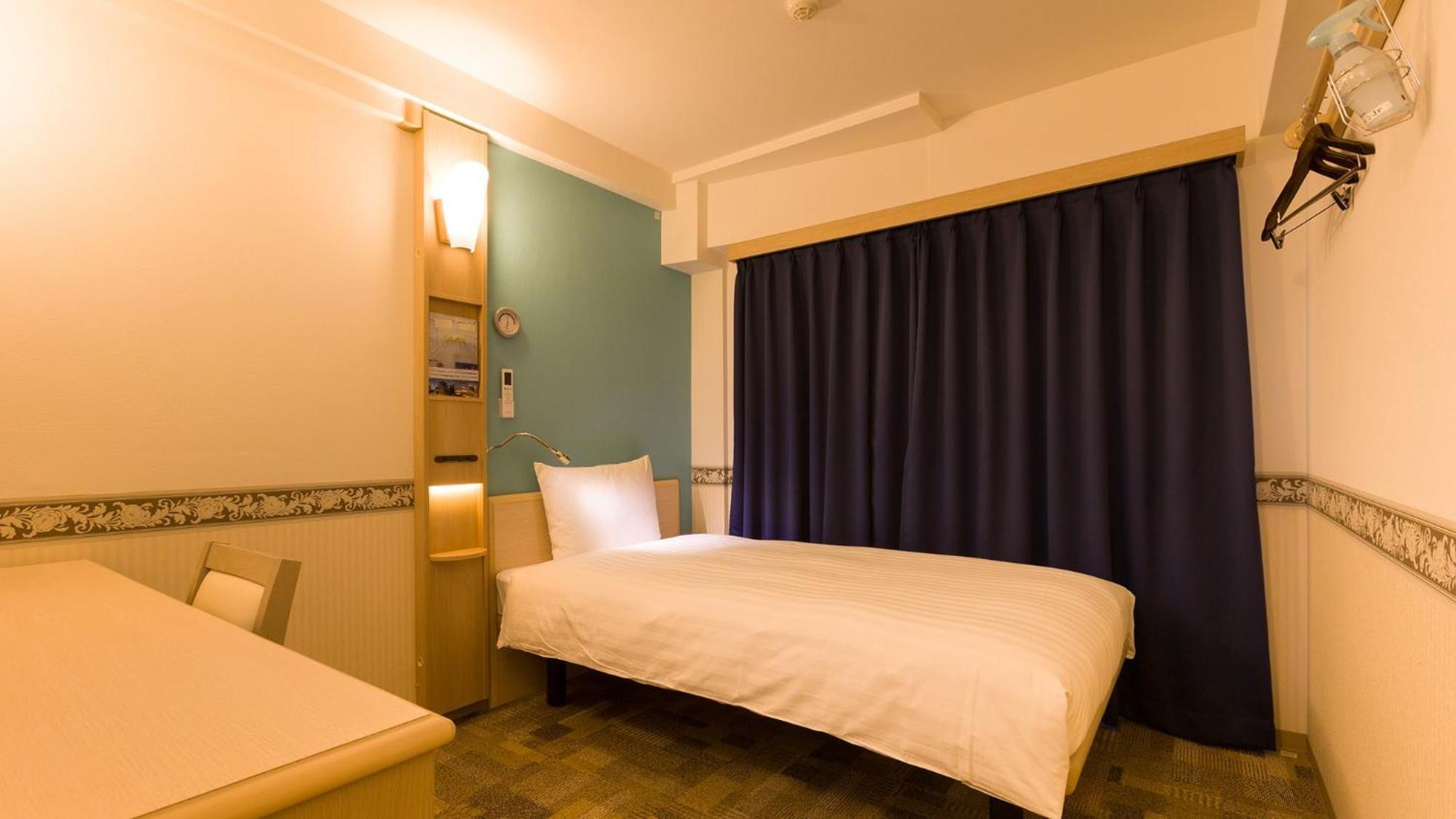Toyoko Inn Saitama Misato Ekimae 客房 照片